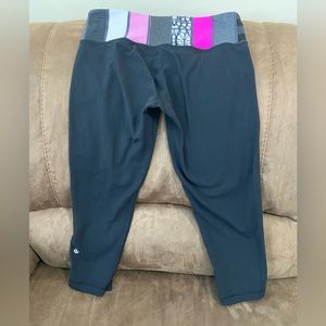Lululemon Crop Color block Reversible Leggings; Sz 8